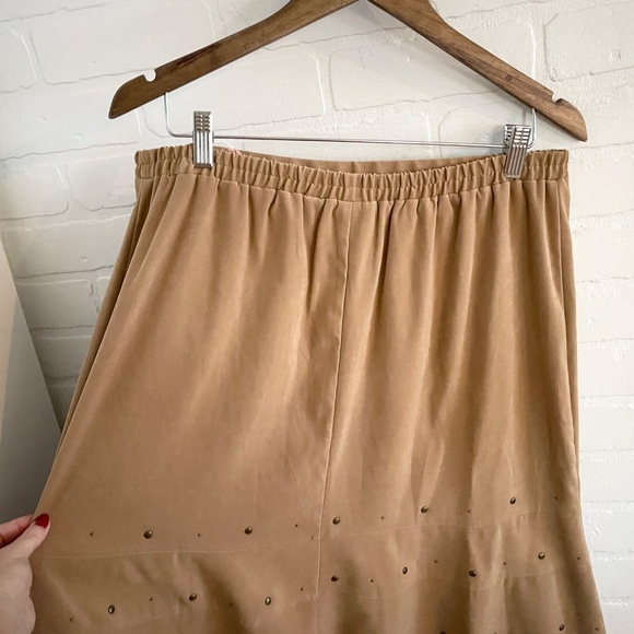 Vintage Y2K Midi Skirt Faux suede Brass studds Tan A line flowy Sz 16 Petite - Picture 7 of 10